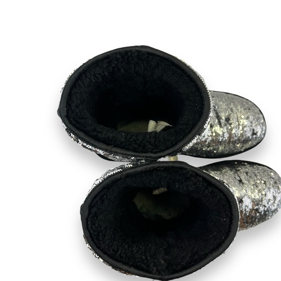 UGG Classic Short Sequin Silver & Black Wool Lined Casual Cozy Fall Boot 6 - Picture 9 of 12